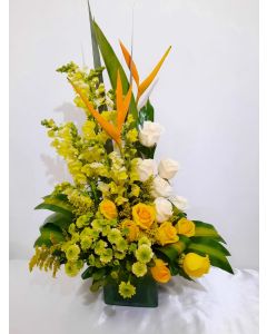 Arreglo en base en tono amarillo